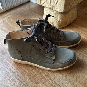 Vionic Water Resistant Shawna Boots Size 9